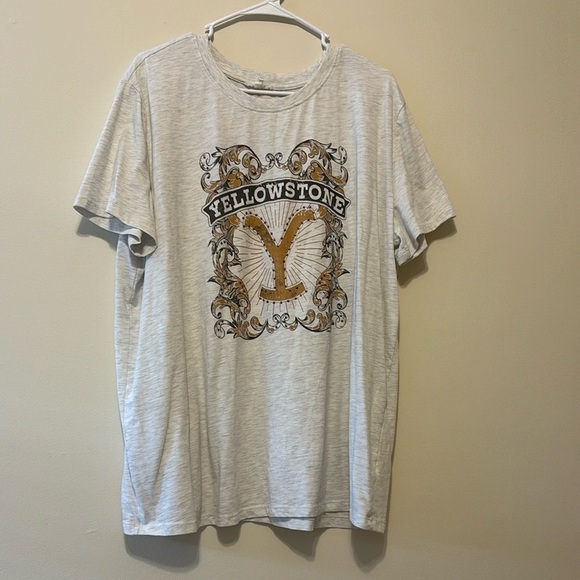 Maurice’s Yellowstone Graphic T-Shirt - Picture 2 of 4